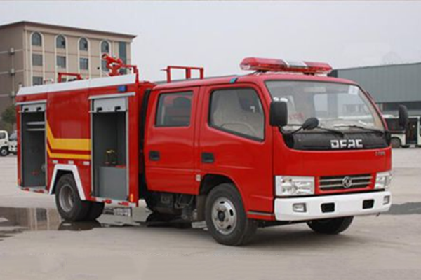東風小型2-3噸雙排水罐消防車